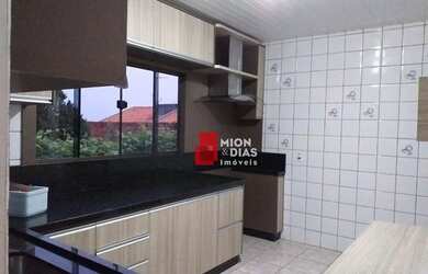 Imagem: A casa possui 3 Dormitórios, 1 Banheiro, 5 Vagas na garagem