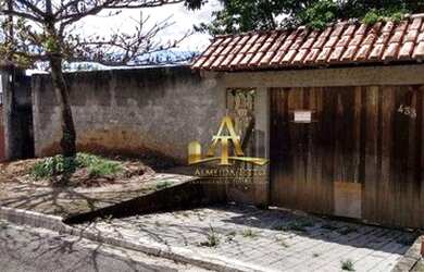 Imagem: A casa possui 3 Dormitórios, 2 Banheiros, 5 Vagas na garagem