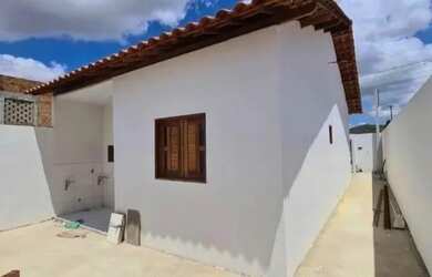 Imagem: A casa possui 2 Dormitórios, 1 Banheiro, 1 Vaga na garagem