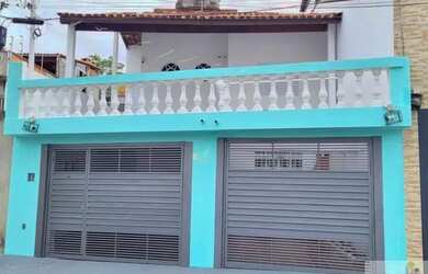 Imagem: A casa possui 2 Dormitórios, 2 Banheiros, 2 Vagas na garagem