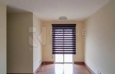 Imagem: O apartamento possui 3 Dormitórios, 1 Banheiro, 1 Vaga na garagem