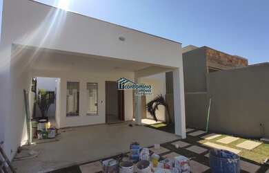 Imagem: A casa possui 3 Dormitórios, 3 Banheiros, 2 Vagas na garagem