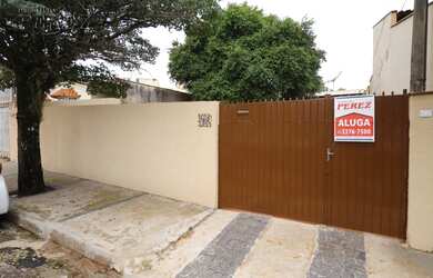 Imagem: A casa possui 2 Dormitórios, 1 Banheiro, 2 Vagas na garagem