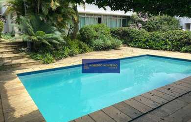 Imagem: A casa possui 5 Dormitórios, 4 Banheiros, 4 Vagas na garagem