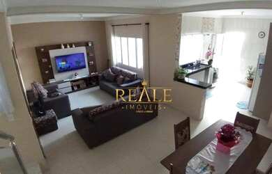 Imagem: A casa possui 3 Dormitórios, 3 Banheiros, 2 Vagas na garagem