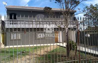 Imagem: A casa possui 5 Dormitórios, 1 Banheiro, 4 Vagas na garagem