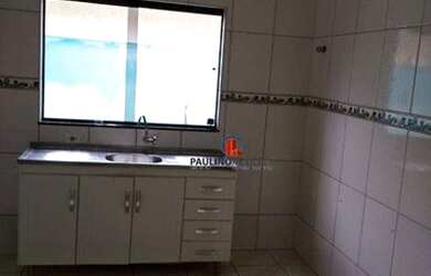 Imagem: A casa possui 2 Dormitórios, 1 Banheiro, 2 Vagas na garagem