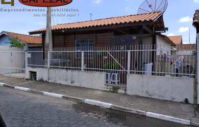 Imagem: A casa possui 2 Dormitórios, 1 Banheiro, 1 Vaga na garagem