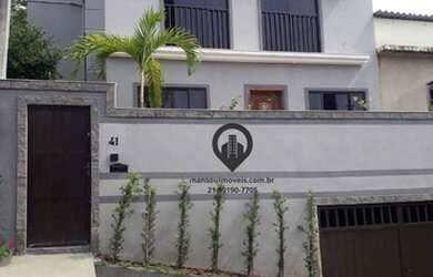 Imagem: A casa possui 2 Dormitórios, 2 Banheiros, 2 Vagas na garagem