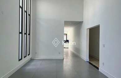 Imagem: A casa em condomínio à venda possui 3 Dormitórios, 4 Banheiros