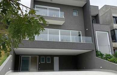 Imagem: A casa em condomínio possui 4 Dormitórios, 5 Banheiros, 5