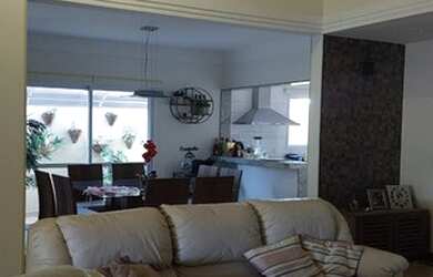 Imagem: A casa em condomínio possui 3 Dormitórios, 2 Banheiros, 4