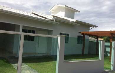 Imagem: A casa possui 3 Dormitórios, 2 Banheiros, 1 Vaga na garagem