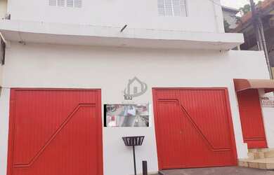 Imagem: A casa possui 3 Dormitórios, 2 Banheiros, 2 Vagas na garagem