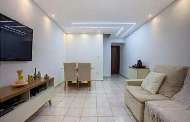 Imagem: A casa possui 2 Dormitórios, 1 Banheiro, 2 Vagas na garagem