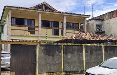 Imagem: A casa possui 5 Dormitórios, 1 Banheiro, 4 Vagas na garagem