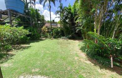 Imagem: A casa possui 3 Dormitórios, 1 Banheiro, 2 Vagas na garagem