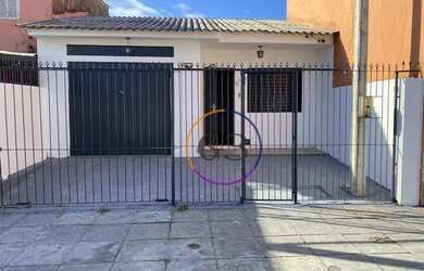 Imagem: A casa possui 1 Dormitório, 1 Banheiro, 1 Vaga na garagem