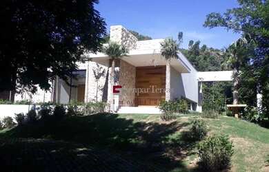 Imagem: A casa em condomínio à venda possui 5 Dormitórios, 5 Banheiros