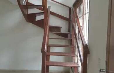 Imagem: A casa possui 4 Dormitórios, 3 Banheiros, 2 Vagas na garagem