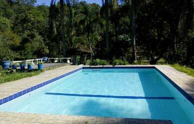 Imagem: A fazenda possui 750m² de Área e está localizado em Km 4