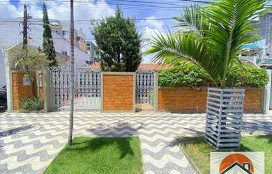 Imagem: A casa possui 3 Dormitórios, 3 Banheiros, 2 Vagas na garagem