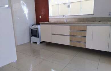 Imagem: A casa em condomínio possui 3 Dormitórios, 1 Banheiro, 4 Vagas