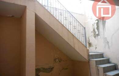 Imagem: A casa possui 3 Dormitórios, 3 Banheiros, 5 Vagas na garagem