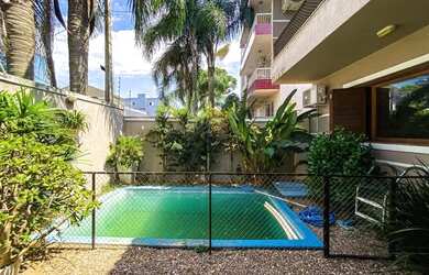 Imagem: A casa possui 2 Dormitórios, 2 Banheiros, 2 Vagas na garagem