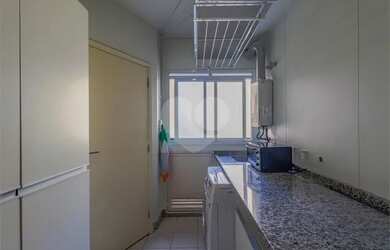 Imagem 12: Alto de Pinheiros. Piscina, Varanda, Área de serviçoe166m² de Área