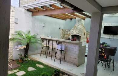 Imagem: A casa em condomínio possui 3 Dormitórios, 2 Banheiros, 4