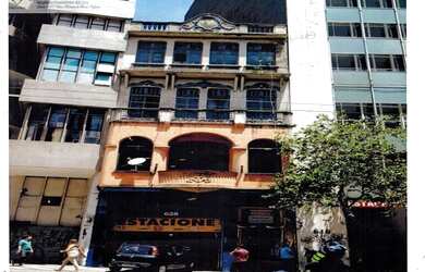 Imagem: O depósito possui 5 Vagas na garagem, 503m² de Área e está