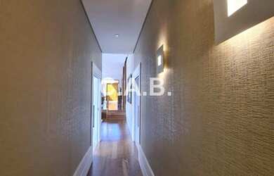 Imagem: A casa em condomínio possui 5 Dormitórios, 5 Banheiros, 4