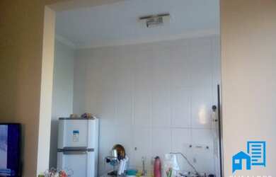 Imagem: O apartamento possui 2 Dormitórios, 1 Banheiro, 1 Vaga na garagem