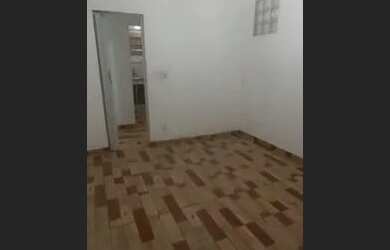 Imagem: A casa possui 2 Dormitórios, 1 Banheiro e está localizado