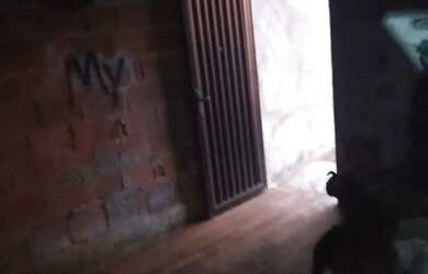 Imagem: A casa e possui 1 Dormitório, Suítes, 1 Banheiro está localizado