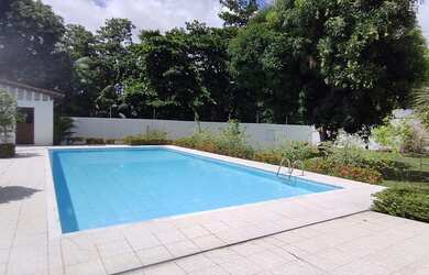 Imagem: A casa possui 4 Dormitórios, 5 Banheiros, 5 Vagas na garagem