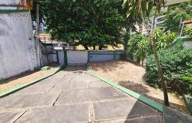 Imagem: A casa possui 4 Dormitórios, 4 Banheiros, 5 Vagas na garagem