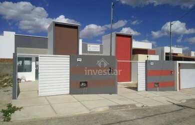 Imagem: A casa possui 3 Dormitórios, 2 Banheiros, 1 Vaga na garagem