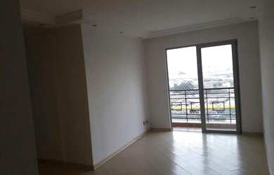 Imagem: O apartamento possui 3 Dormitórios, 1 Banheiro, 2 Vagas na