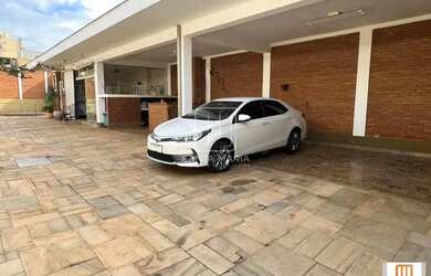 Imagem: O depósito à venda possui 5 Vagas na garagem e 463m² de Área