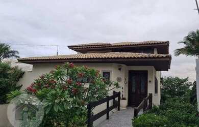 Imagem: A casa em condomínio possui 4 Dormitórios, 5 Banheiros, 3