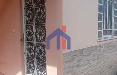 Imagem: A casa possui 2 Dormitórios, 1 Banheiro, 1 Vaga na garagem