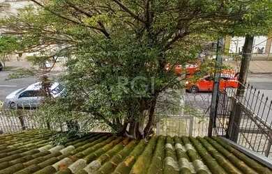 Imagem: A casa possui 4 Dormitórios, 4 Banheiros, 2 Vagas na garagem