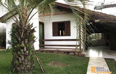 Imagem: A casa possui 3 Dormitórios, 1 Banheiro, 1 Vaga na garagem