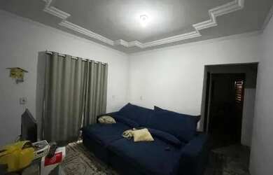 Imagem: A casa possui 2 Dormitórios, 1 Banheiro, 1 Vaga na garagem