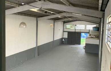 Imagem: O depósito possui 490m² de Área e está localizado em Jordanopolis