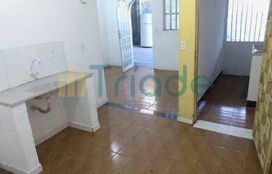 Imagem: A casa possui 1 Dormitório, 1 Banheiro, 1 Vaga na garagem