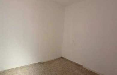 Imagem: A casa possui 2 Dormitórios, 1 Banheiro, 2 Vagas na garagem