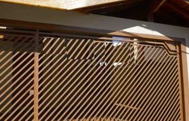 Imagem: A casa possui 3 Dormitórios, 3 Banheiros, 3 Vagas na garagem